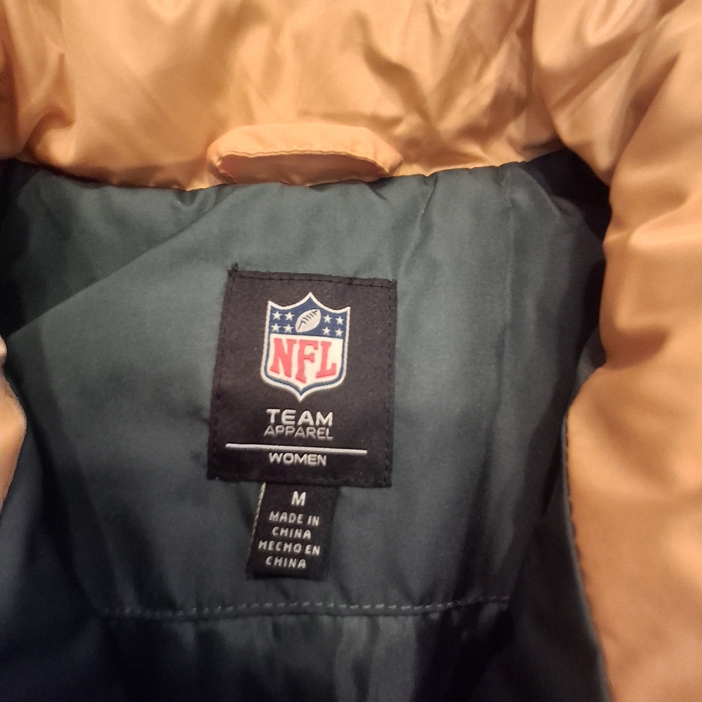 NFL Green Bay Packers Team Vest with Yellow and Dark Green Colors - Picture 6 of 10